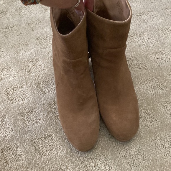 Stuart Weitzman tan suede 37.5 boot - Picture 3 of 5